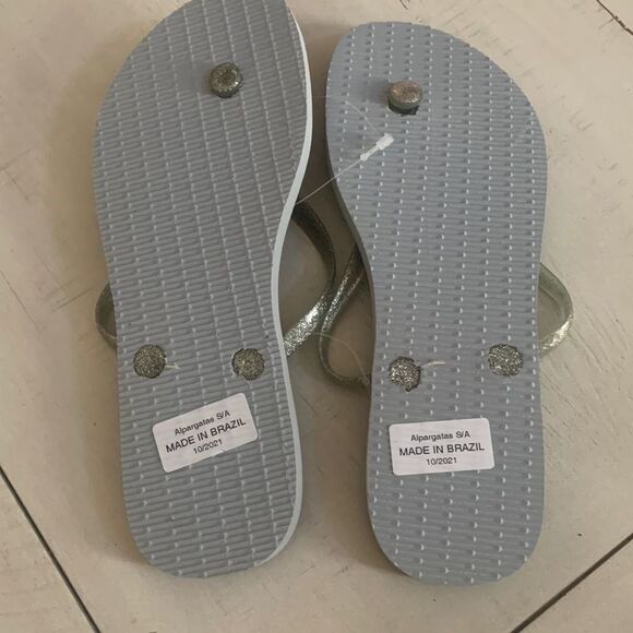 HAVAIANAS Silver Flip Flops Size 9 NWT - Picture 4 of 5